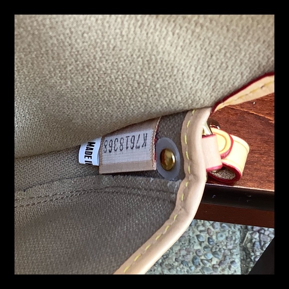 Dooney & Bourke Wristlet - Picture 6 of 8